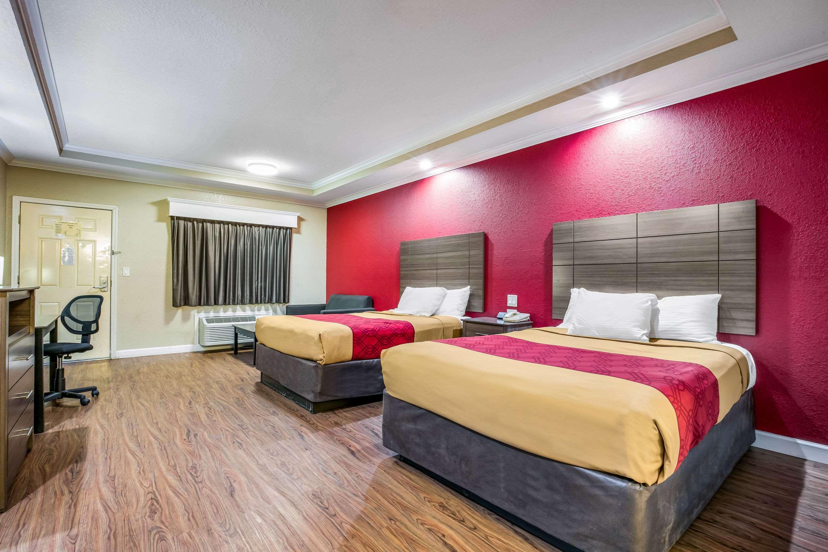 Econo Lodge Inn & Suites هورن ليك المظهر الخارجي الصورة