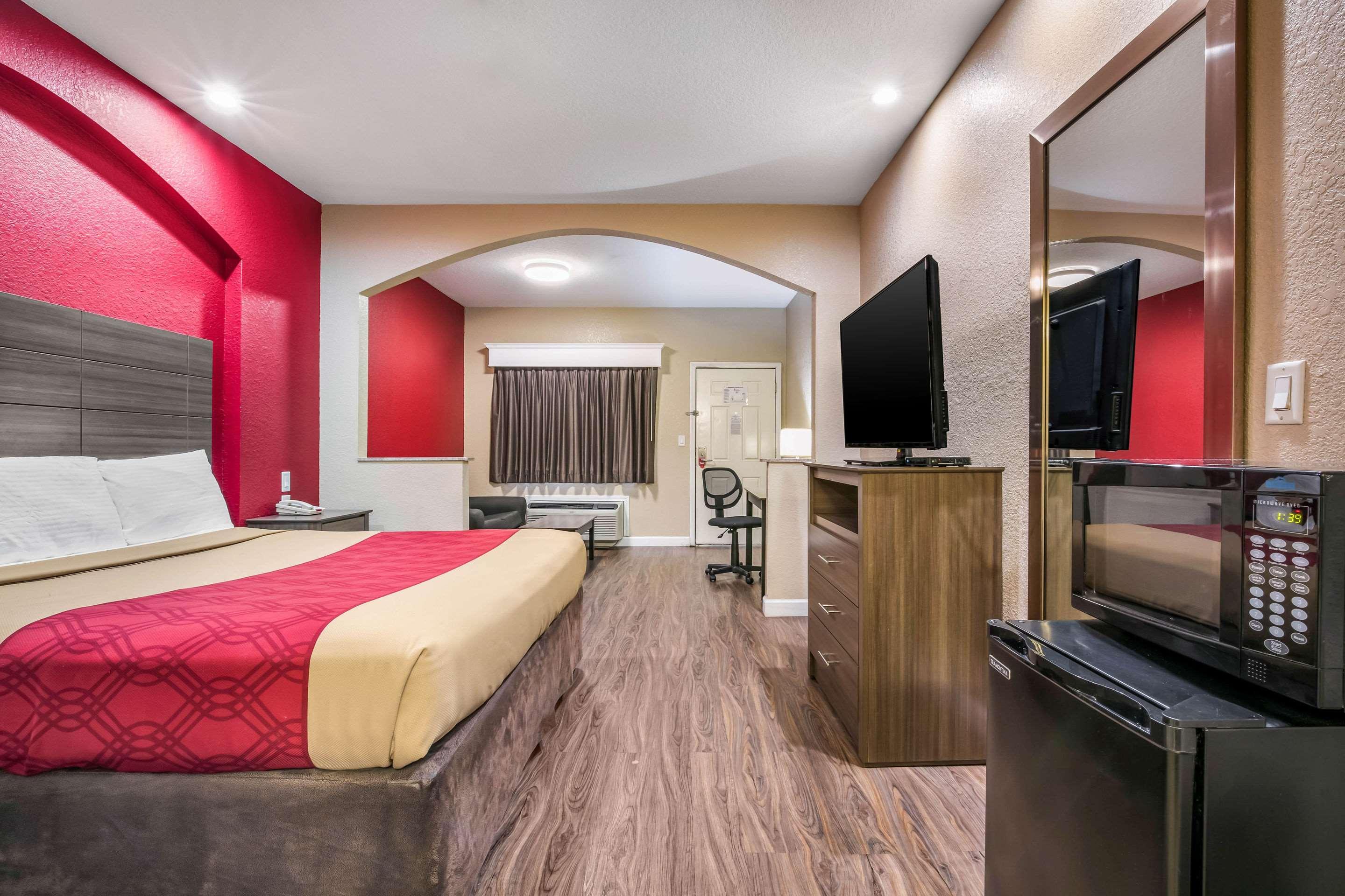 Econo Lodge Inn & Suites هورن ليك المظهر الخارجي الصورة