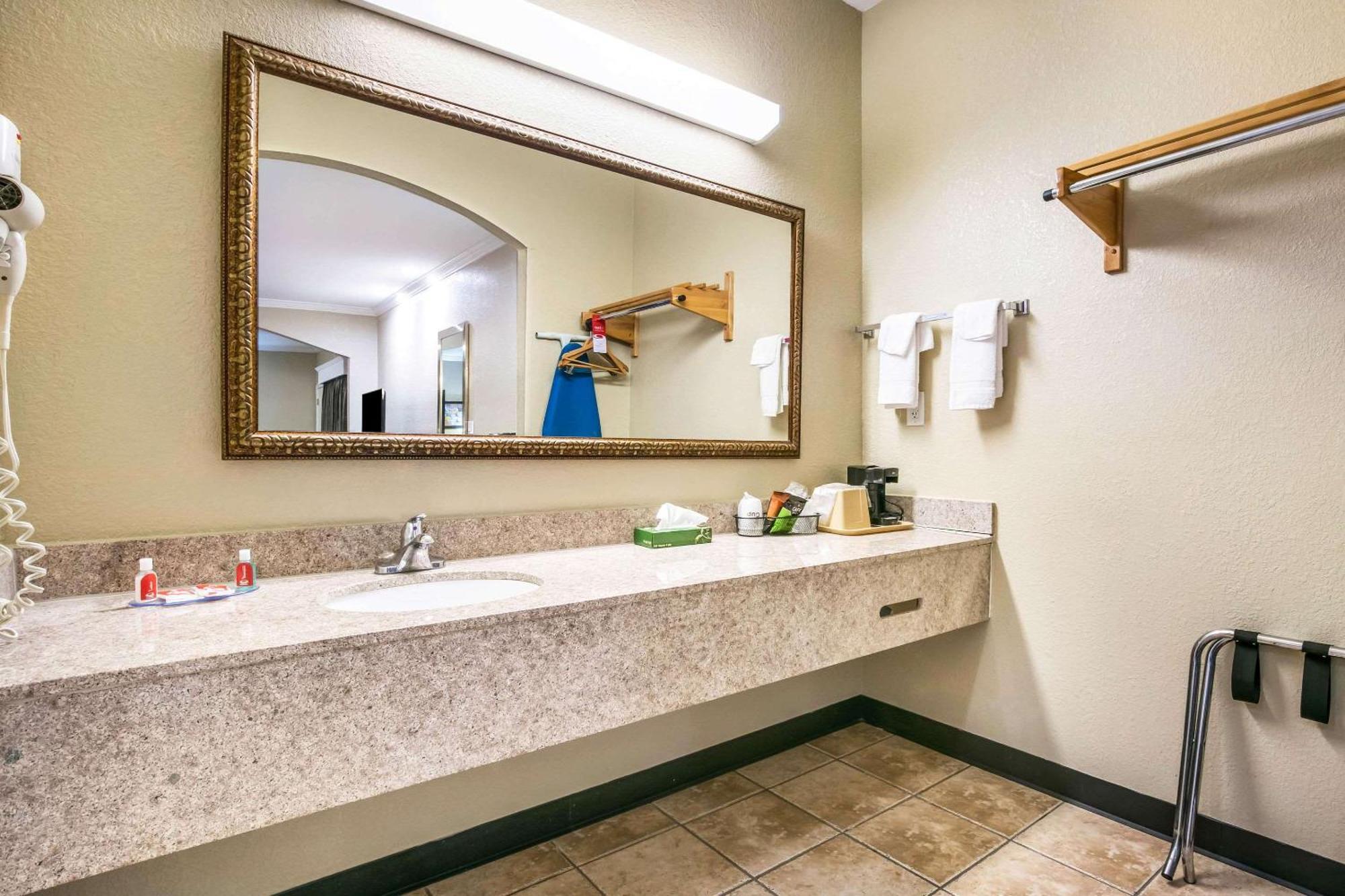 Econo Lodge Inn & Suites هورن ليك المظهر الخارجي الصورة
