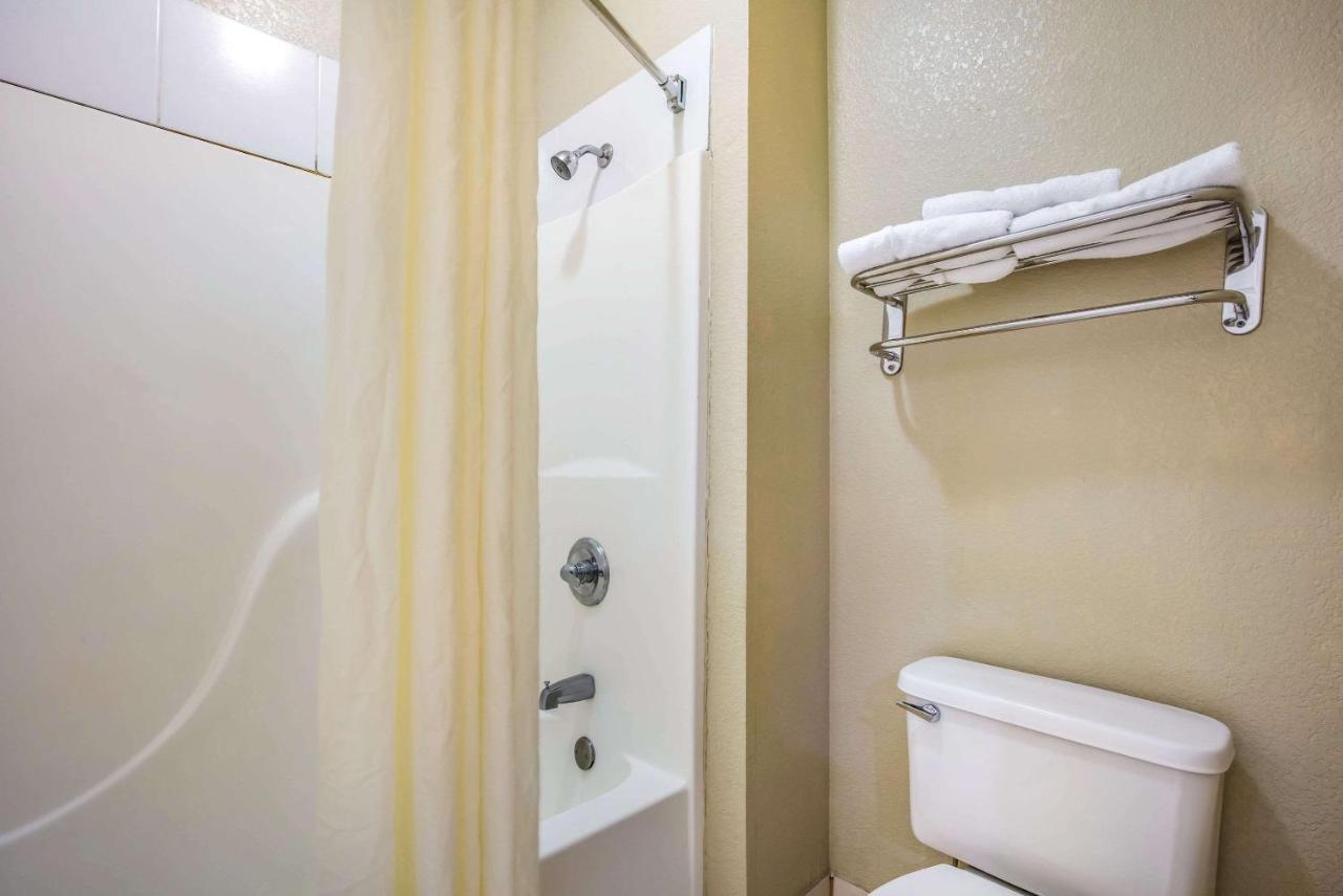 Econo Lodge Inn & Suites هورن ليك المظهر الخارجي الصورة