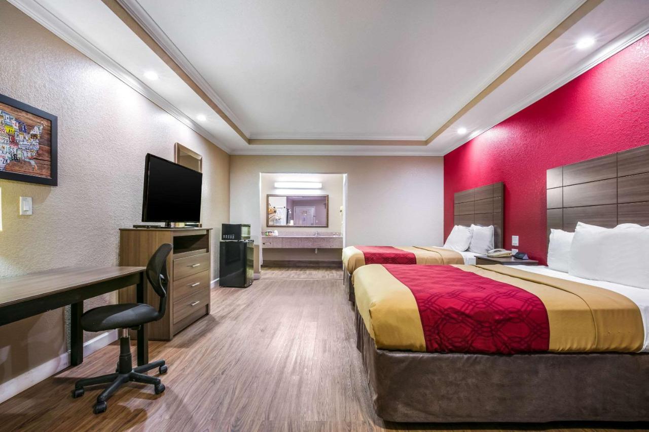 Econo Lodge Inn & Suites هورن ليك المظهر الخارجي الصورة